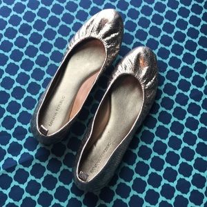 Banana Republic Gold Leather Reptile print Flat 8M